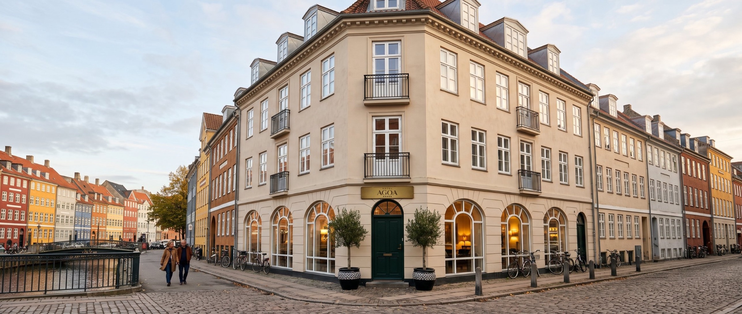 Hotellet på et hjørne ved kanalen i København